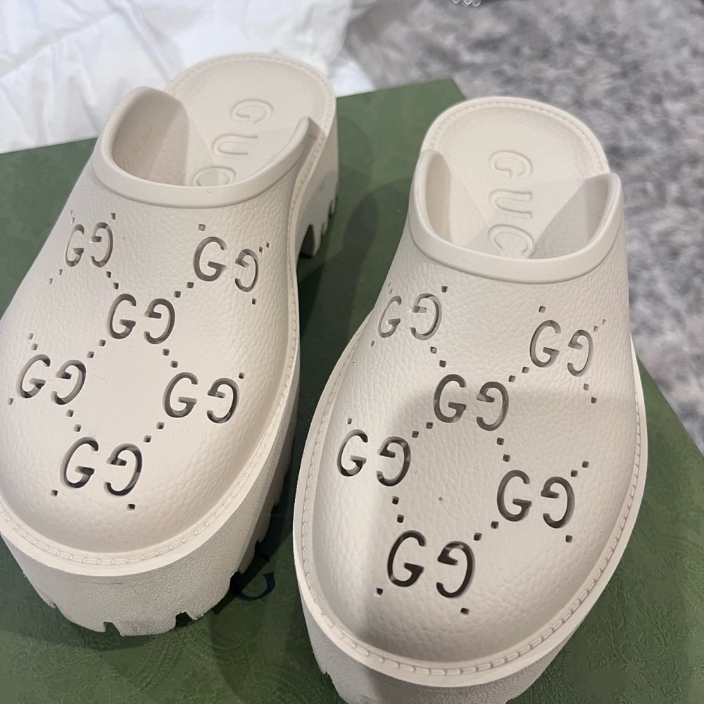WOMEN'S PLATFORM PERFORATED G SANDAL